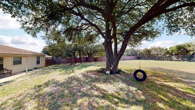 Building Photo - FREE DECEMBER RENT! PETS WELCOME!!!