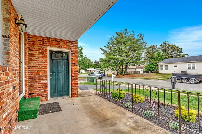 Foto del edificio - 14 Santiago Dr W