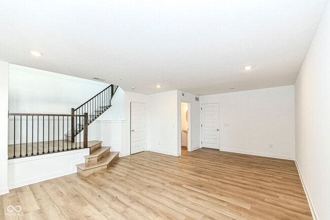 Building Photo - 9312 Clarendon Dr