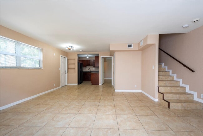 Building Photo - 1025 NE 9th Ave