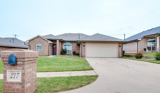 Photo - 217 Dollina Ct House