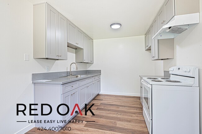 Foto del edificio - Spacious One Bedroom with Beautiful Floors...