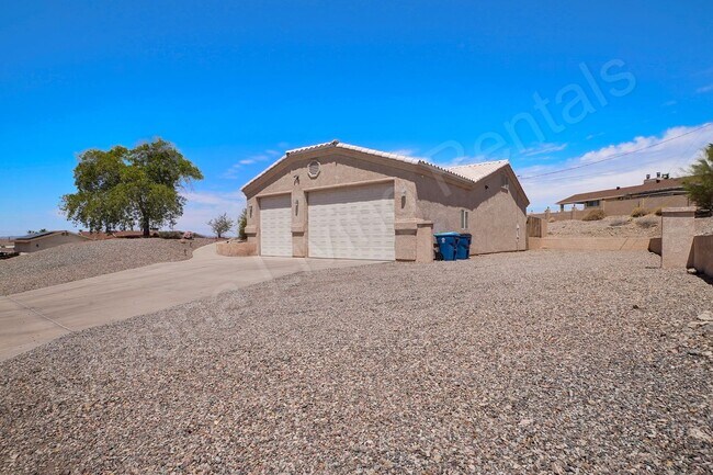 Foto del edificio - FURNISHED WITH BOAT DEEP GARAGE