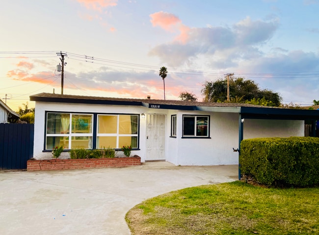 Foto del edificio - 13216 Benson Ave