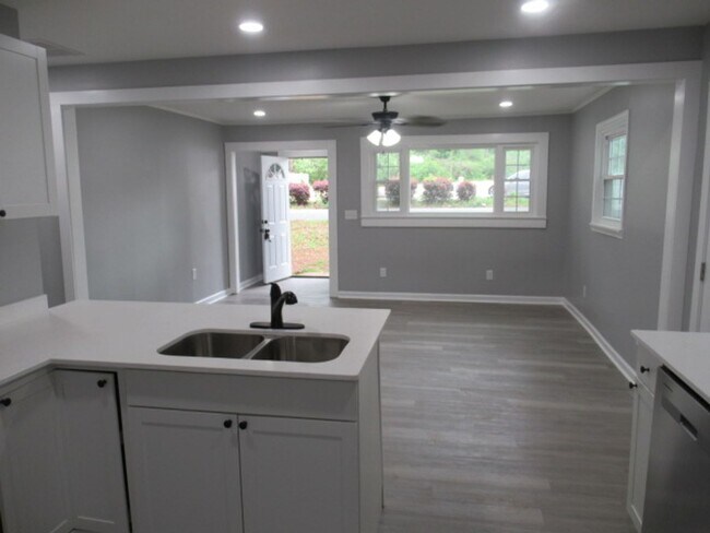 Foto del edificio - Cute, remodeled 3bd 1ba house