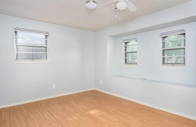Foto del edificio - Charming 3 Bed 1 Bath Near TAFB! ** $300 O...