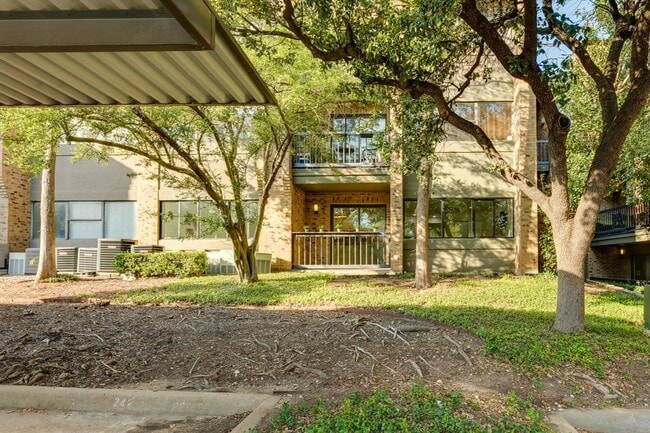 Building Photo - 8888 Tallwood Dr
