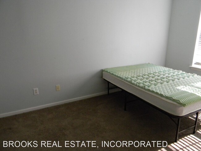 Building Photo - 2 br, 2 bath House - 701 Queens Path