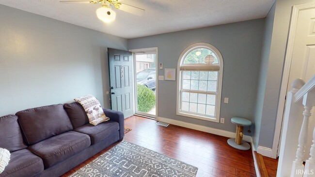 Foto del edificio - 733 E Sherwood Hills Dr