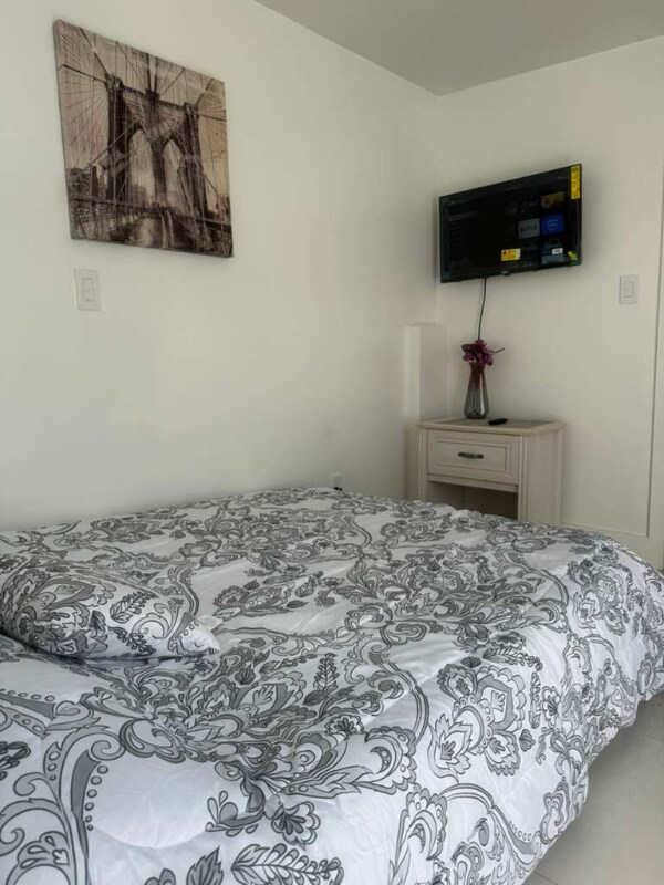 Foto del edificio - 6242 SW 24th St