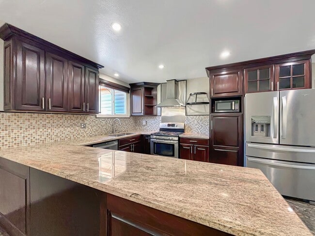 Building Photo - Beautiful 4B/2BA House in Clairemont w/ La...