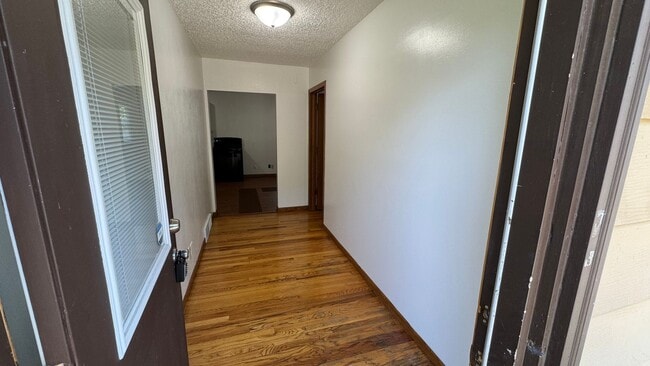Building Photo - 525 E 47th St