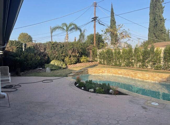 Building Photo - 11210 Paso Robles Ave
