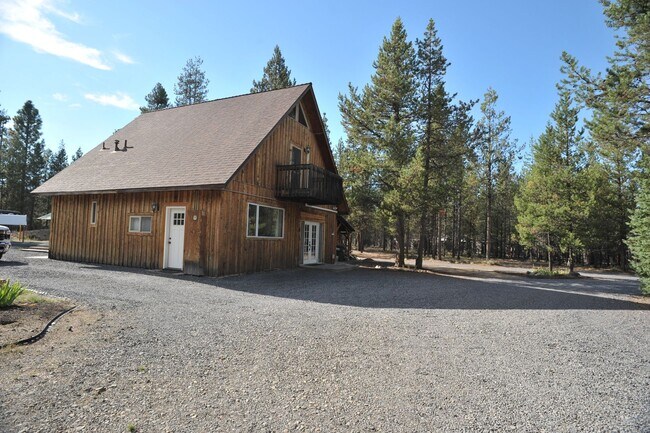 Foto del edificio - Charming A-Frame Home on 1 Acre