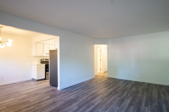 Foto del edificio - Off SE Belmont: Mid-Century 2Bdr w/ Parking!