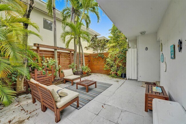 Foto del edificio - 7306 Gary Ave