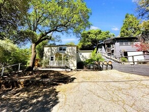 Building Photo - 17353 Park Ave