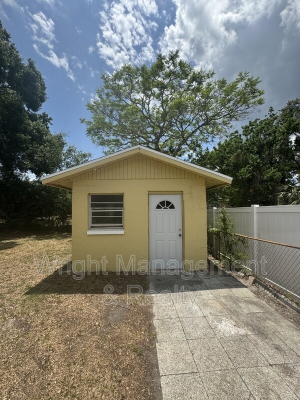 Foto del edificio - 438 Country Club Dr