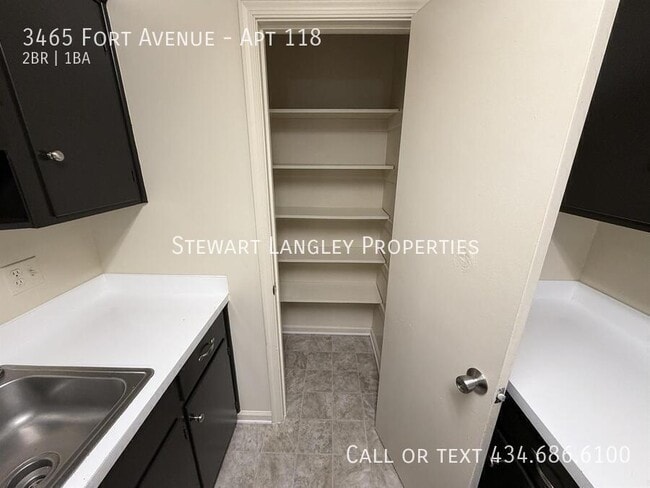 Building Photo - 3465 Fort Ave