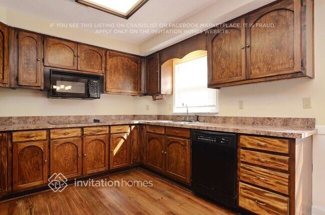 Foto del edificio - 6212 Shallowford Way