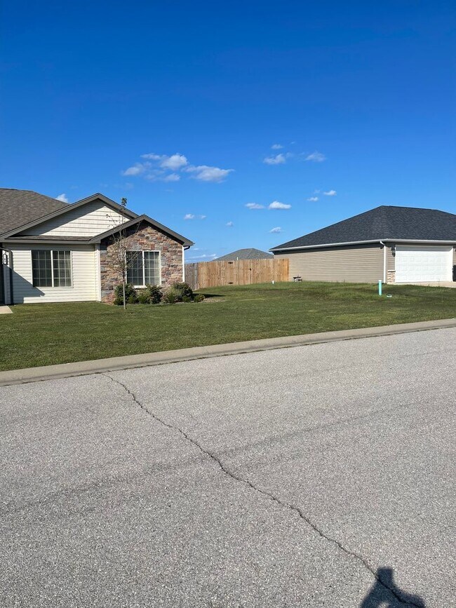 Building Photo - Available 06/24/2026