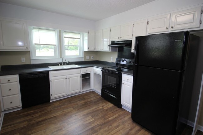 Building Photo - 3 bed/1 bath home