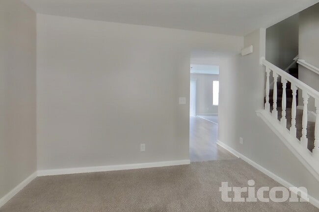 Building Photo - 501 Foliage Ln
