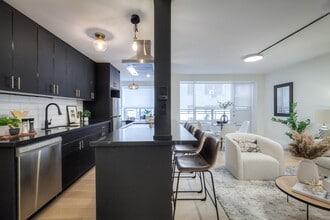 Building Photo - 420 Eglinton Ave E