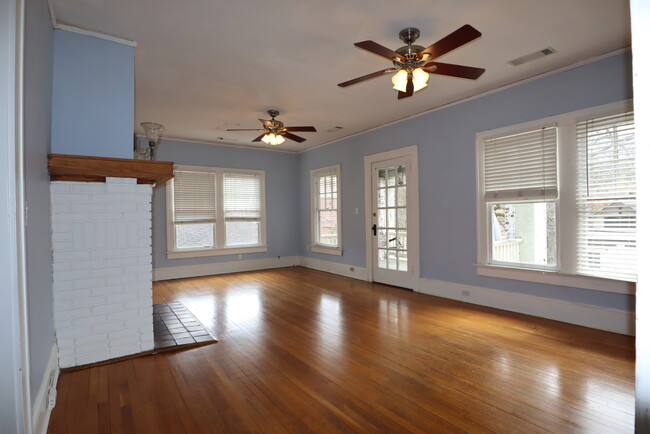 Livingroom - 114 E Maple St
