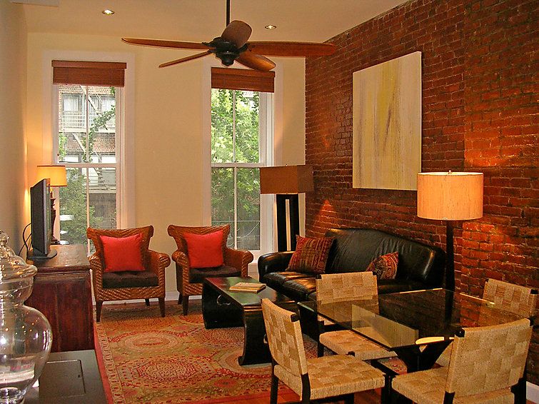 Foto principal - 222 E 18th St