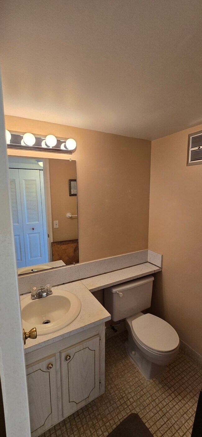 Photo - 358 Chatham R Apartment