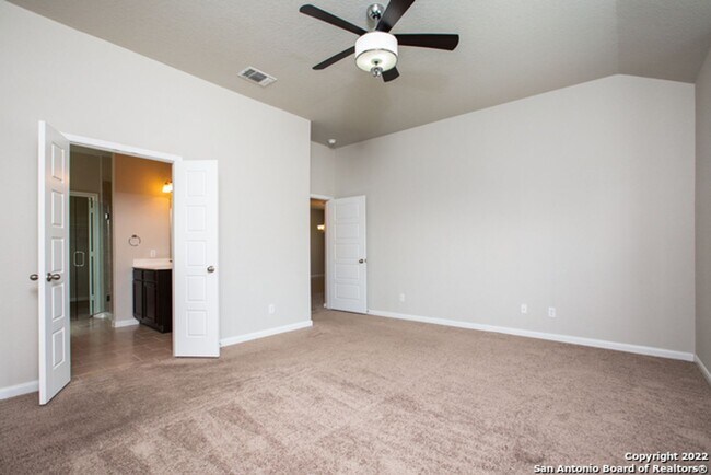 Building Photo - 4 Bedroom/2.5 Bathroom Home in the Hidden ...