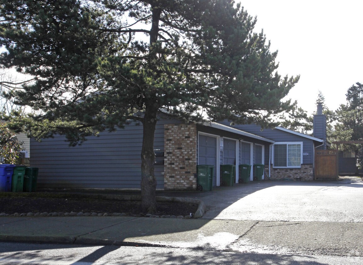 6654 SW Capitol Hwy, Portland, OR 97219 Apartments in Portland, OR
