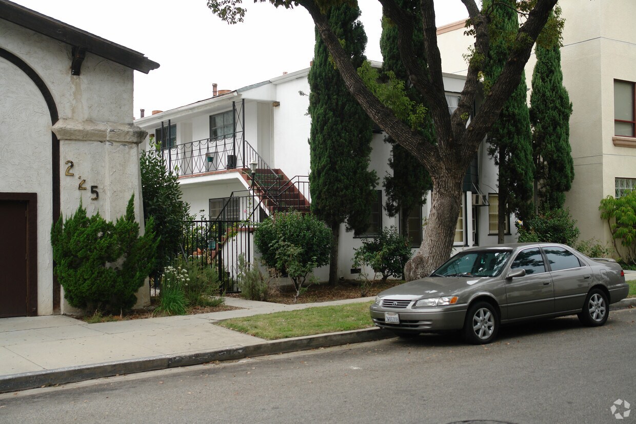 Foto principal - 221 S Kenwood St