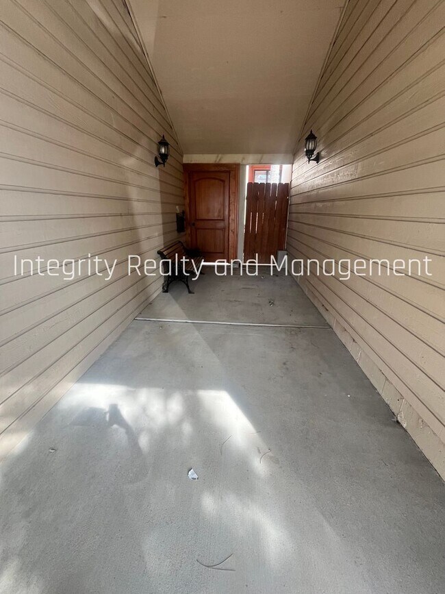 Foto del edificio - 6598 Pinewood Dr