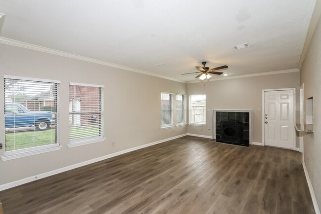 Building Photo - 15815 Spruce River Ct