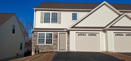 Building Photo - 17 Maize Cir