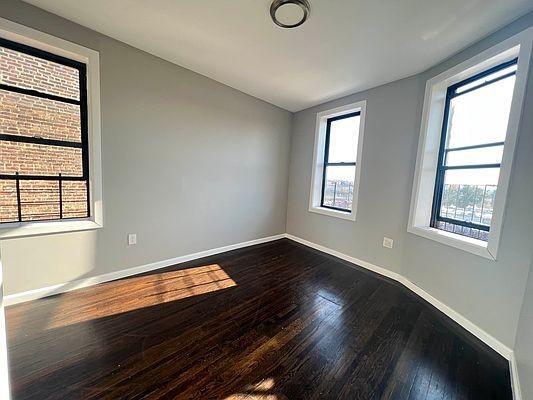 Foto del edificio - 1 bedroom in BRONX NY 10453