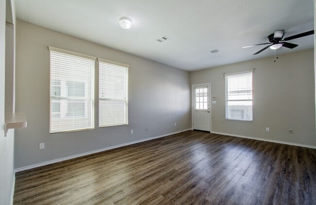 Foto del edificio - 16830 Mammoth Springs Dr