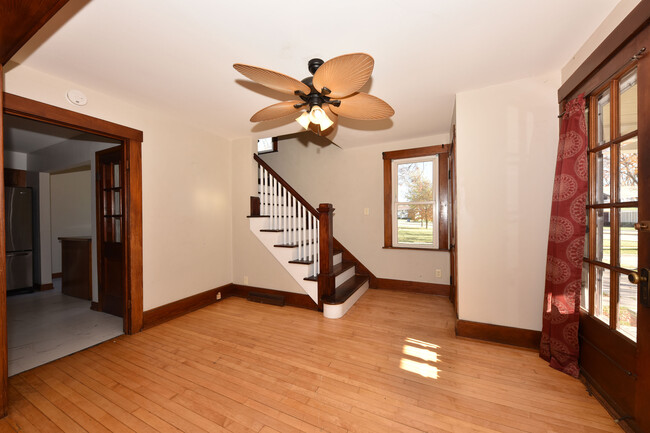 Foyer - 3375 S 98th St