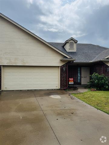 Building Photo - 1627 Summerhill Ct