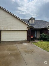 Building Photo - 1627 Summerhill Ct