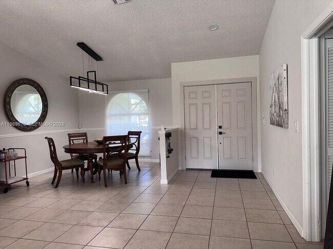 Foto del edificio - 1080 NW 100th Way