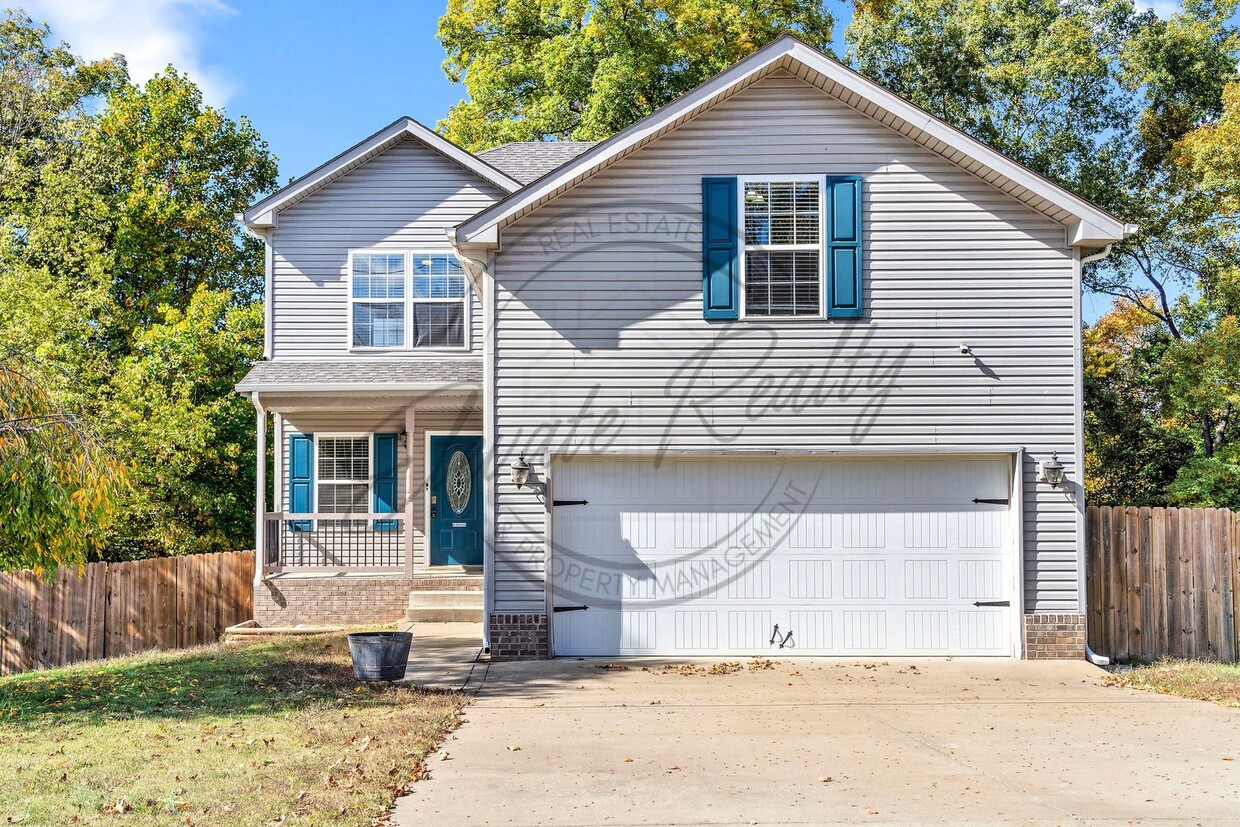 Foto principal - Charming 3-Bedroom Home with Bonus Room, F...