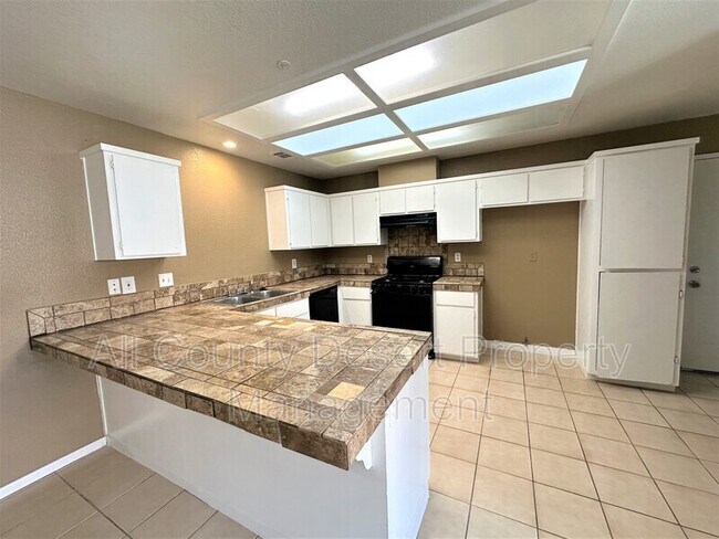 Foto del edificio - 13085 Mountain View Rd