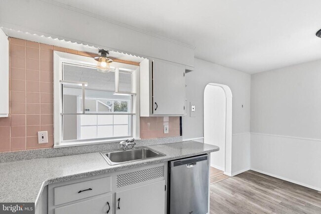 Foto del edificio - 1206 Sylvan Dr