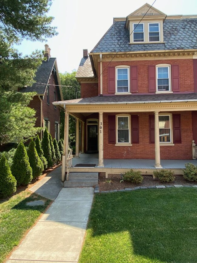 Apartment on 2nd and 3rd floors - 301 S West End Ave