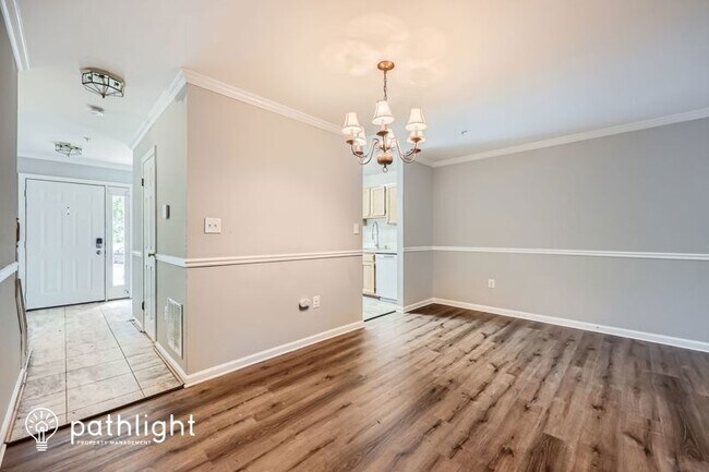 Foto del edificio - 4950 Lockard Dr