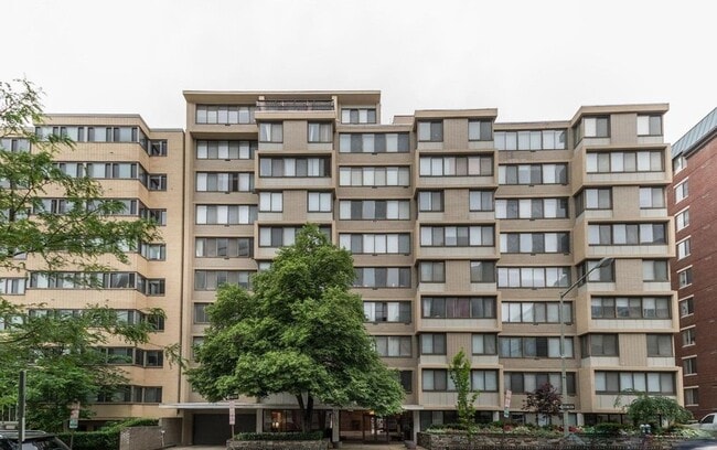 Building Photo - 522 21st St NW