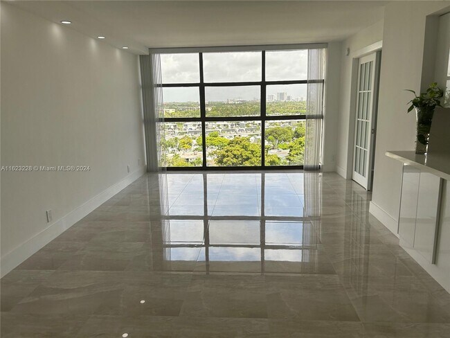 Building Photo - 600 Parkview Dr